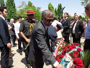 09 May, 2014 Offering Floral Tribute at the Mass Graves Memorial (Volgograd Memorial)