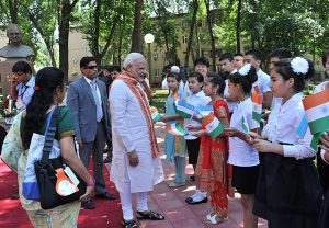 08 July, 2015 PM paying tribute at the Bust of Late Prime Minister Lal Bahadur Shastri