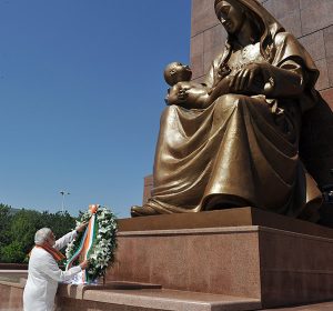 08 July, 2015 PM Paying Tribute at the national Monument of Independence and Humanism