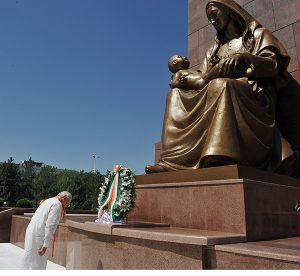 08 July, 2015 PM Paying Tribute at the national Monument of Independence and Humanism