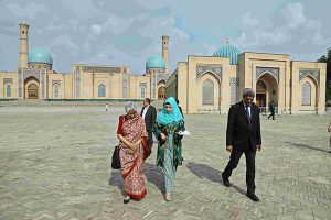 02 May, 2016 Ms. Sujata Mehta, Secretary, Ministry of External Affairs wtih H.E. Mr Vinod Kumar at Khast Imam Mosque, Tashkent