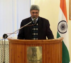 24 October, 2016 Ambassador of India, H.E. Shri Vinod Kumar, addressing the audience during the event to celebrate Hindi Divas in Tashkent